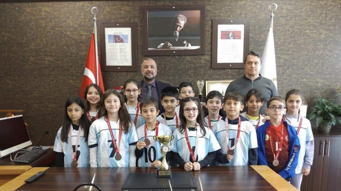 4.Sınıflar Sek Sek Yarışmasında İstanbul Üçüncüsü Olduk